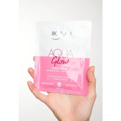 Увлажняющая тканевая маска с двухфазным эффектом и комбинацией витамина C и пробиотической воды Life PlanktonWasser. Средство интенсивно насыщает кожу влагой, восстанавливает естественное сияние после одной процедуры и обеспечивает глубокое обновление.